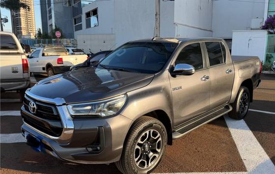 TOYOTA HILUX 2.8 D-4D TURBO DIESEL CD SRV 4X4 AUTOMÁTICO